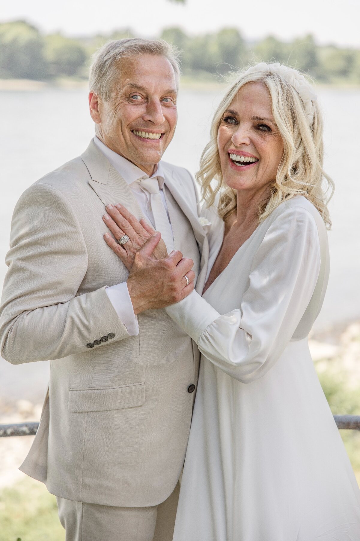 Glückliche Braut bei ihrer Hochzeit